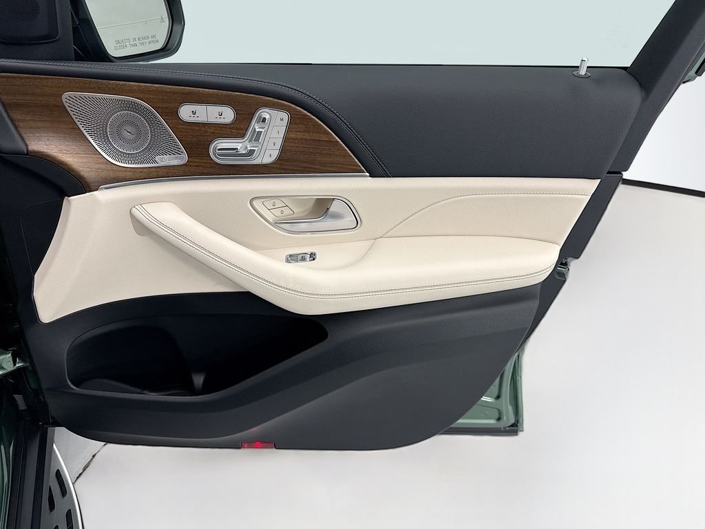 New 2026 MANUFAKTUR Ireland Mid Green Metallic Mercedes-Benz GLE 580 image 24