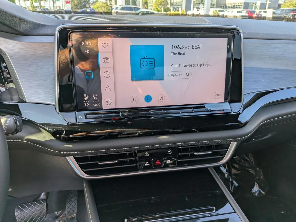 New 2026 White/off-white Volkswagen SE w/Technology image 18