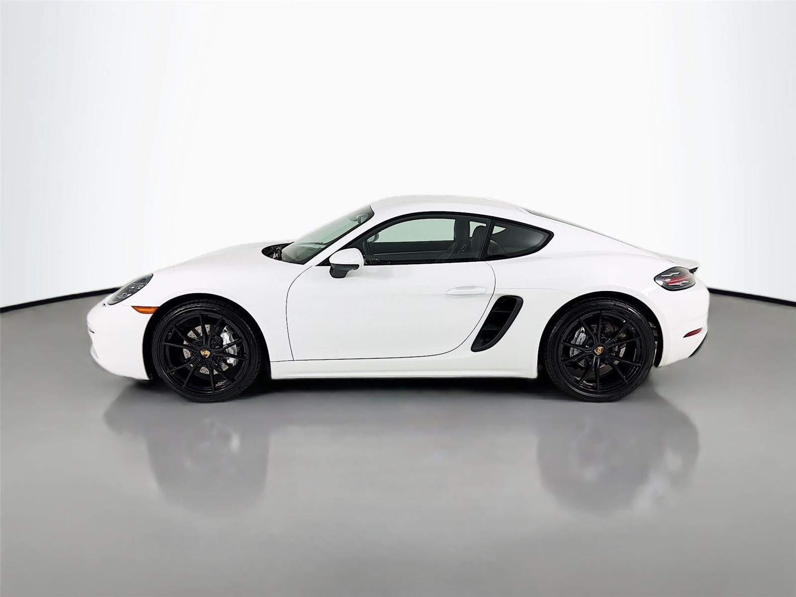 Used 2022  Porsche  image 2