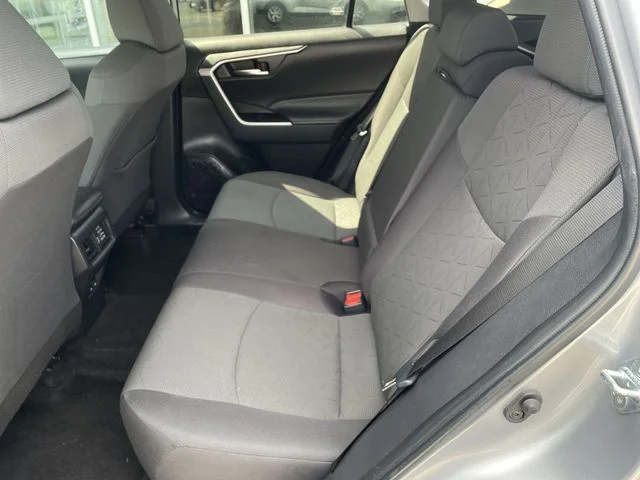 2024 Toyota RAV4 XLE - Photo 29