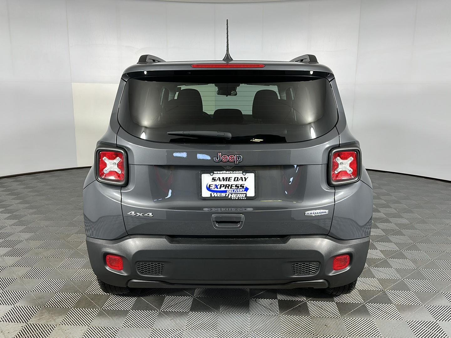 Used 2022 Gray Jeep  image 22