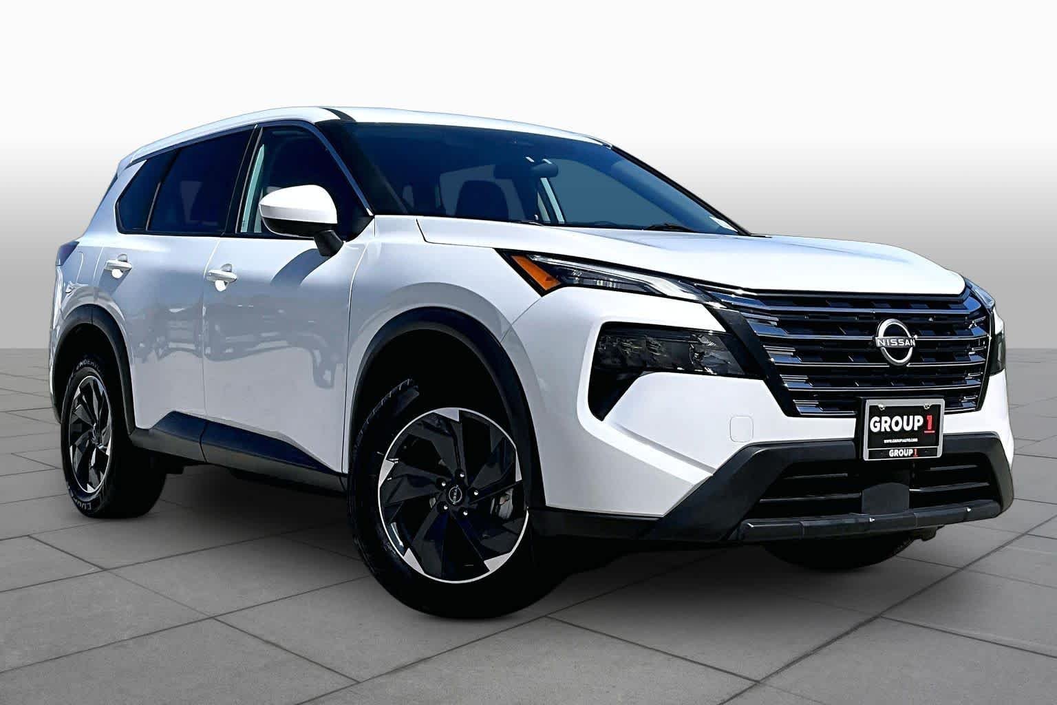Certified Used 2024 Everest White P Nissan SV image 3