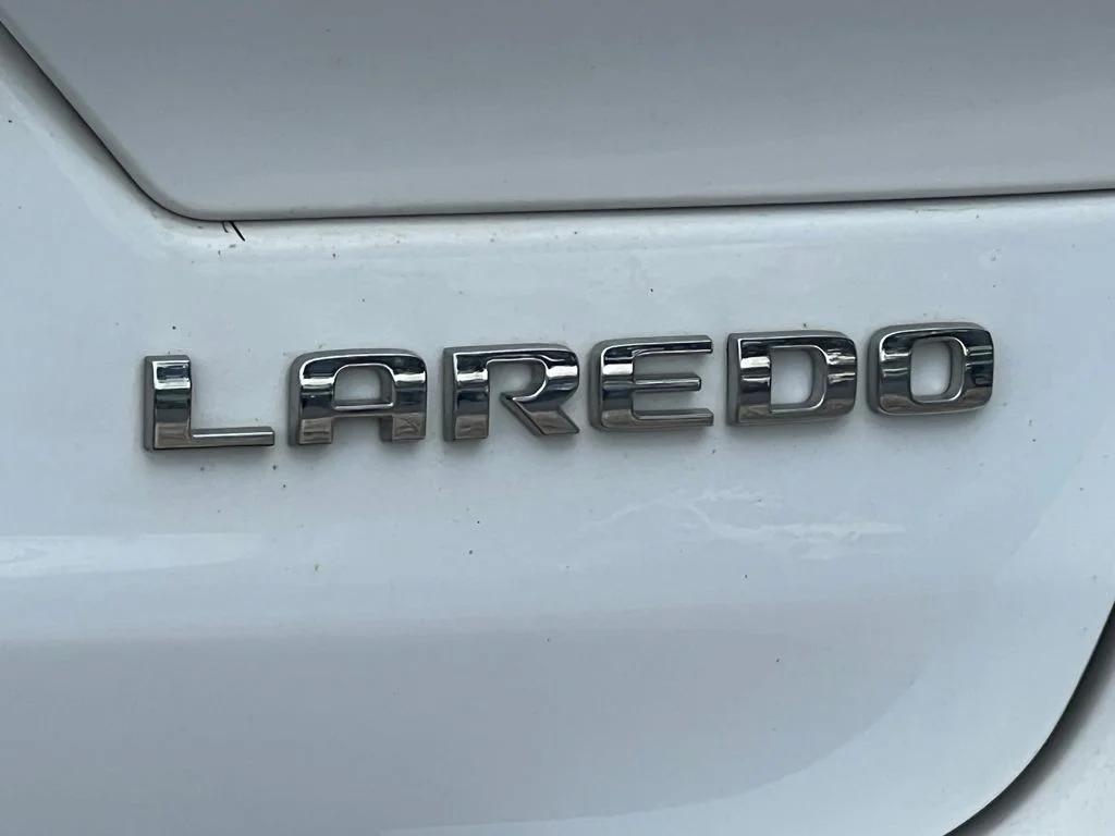 Used 2022 White Jeep Laredo image 10