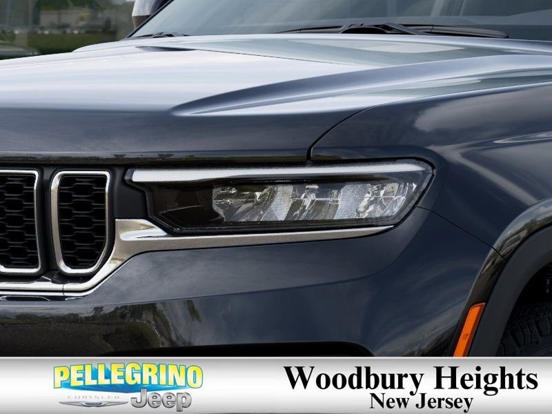 New 2026 Diamond Black Crystal Pearl-Coat Exterior Paint Jeep Laredo X image 10