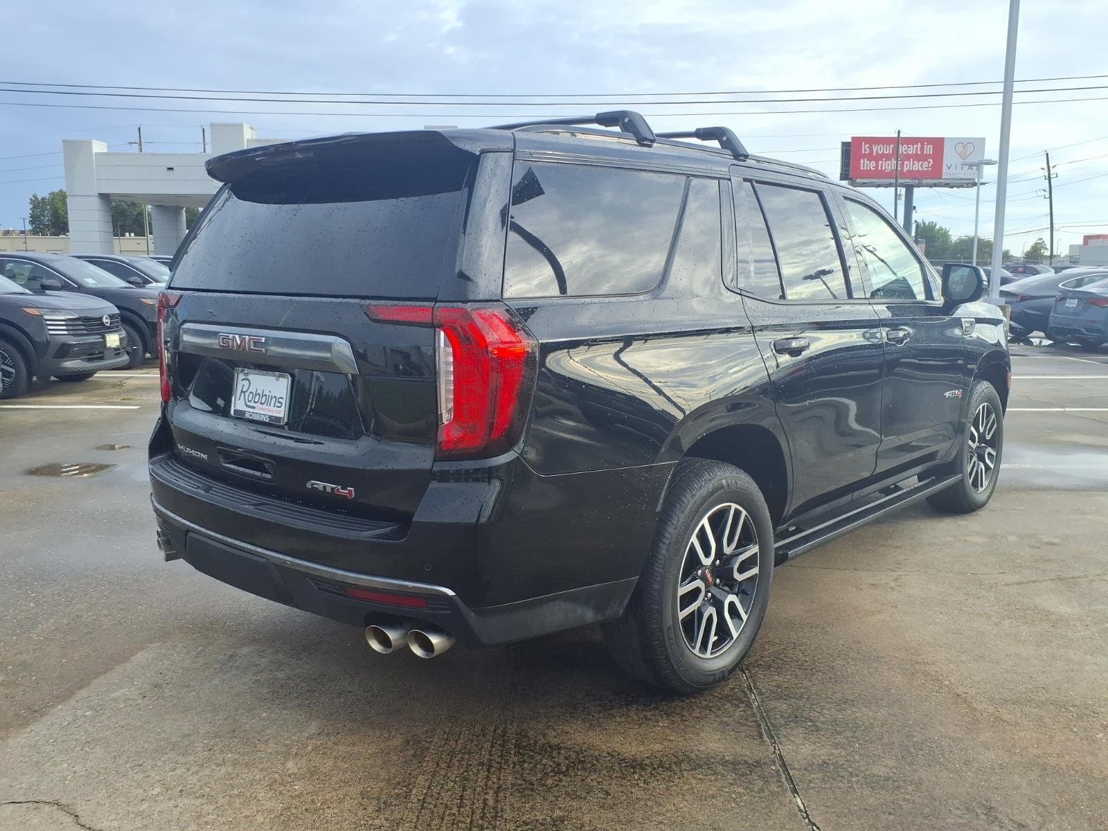 2022 GMC Yukon photo 2 of 28