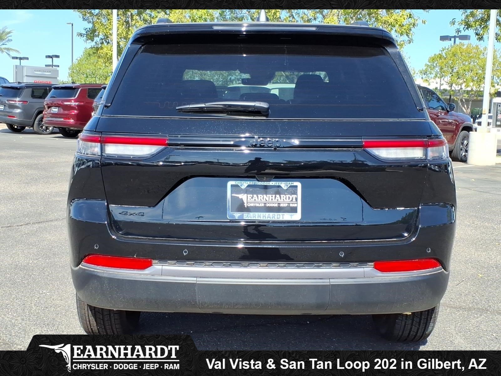 New 2026 Diamond Black Crystal Pearlcoat Jeep Laredo Altitude image 4
