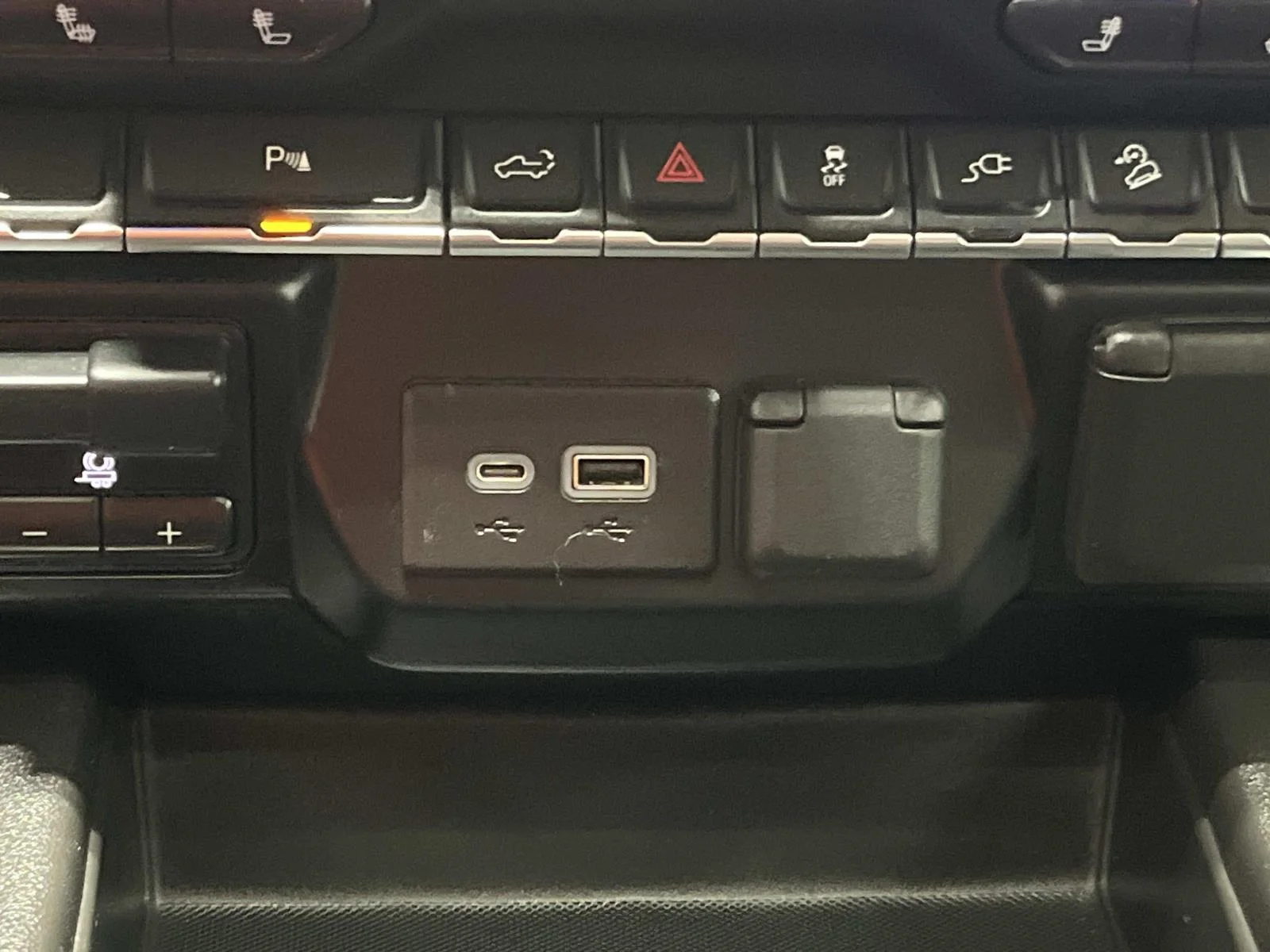 Used 2022 All normally body colored non-sheet metal parts will be black including front fender extensions, cab spoiler on Double & Crew cabs and LT trim door handles. May require extended lead time. Chevrolet LT Trail Boss image 24