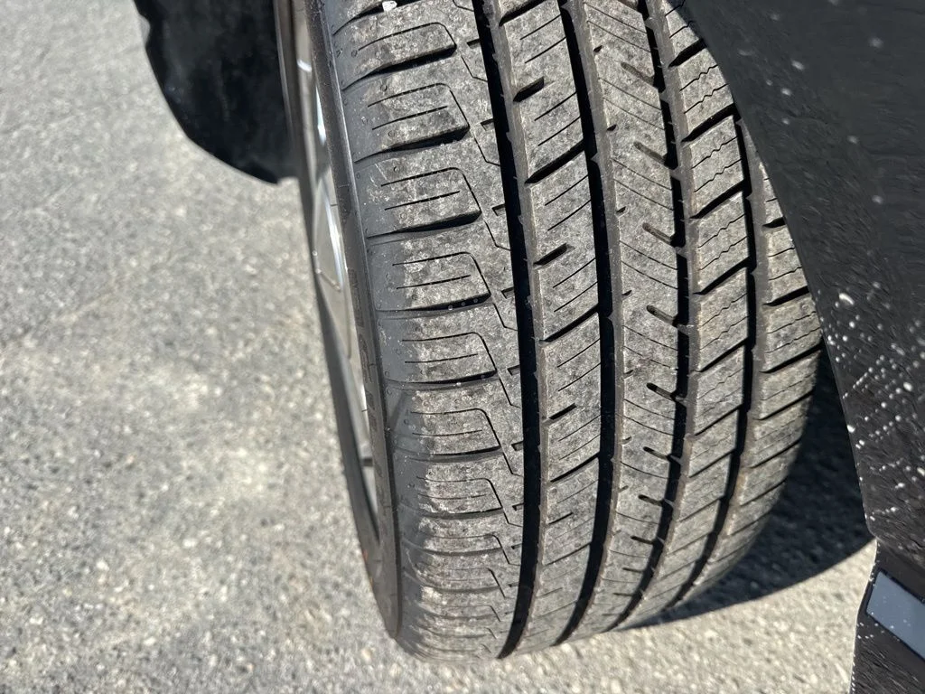 Used 2002 Black Ford Base image 23