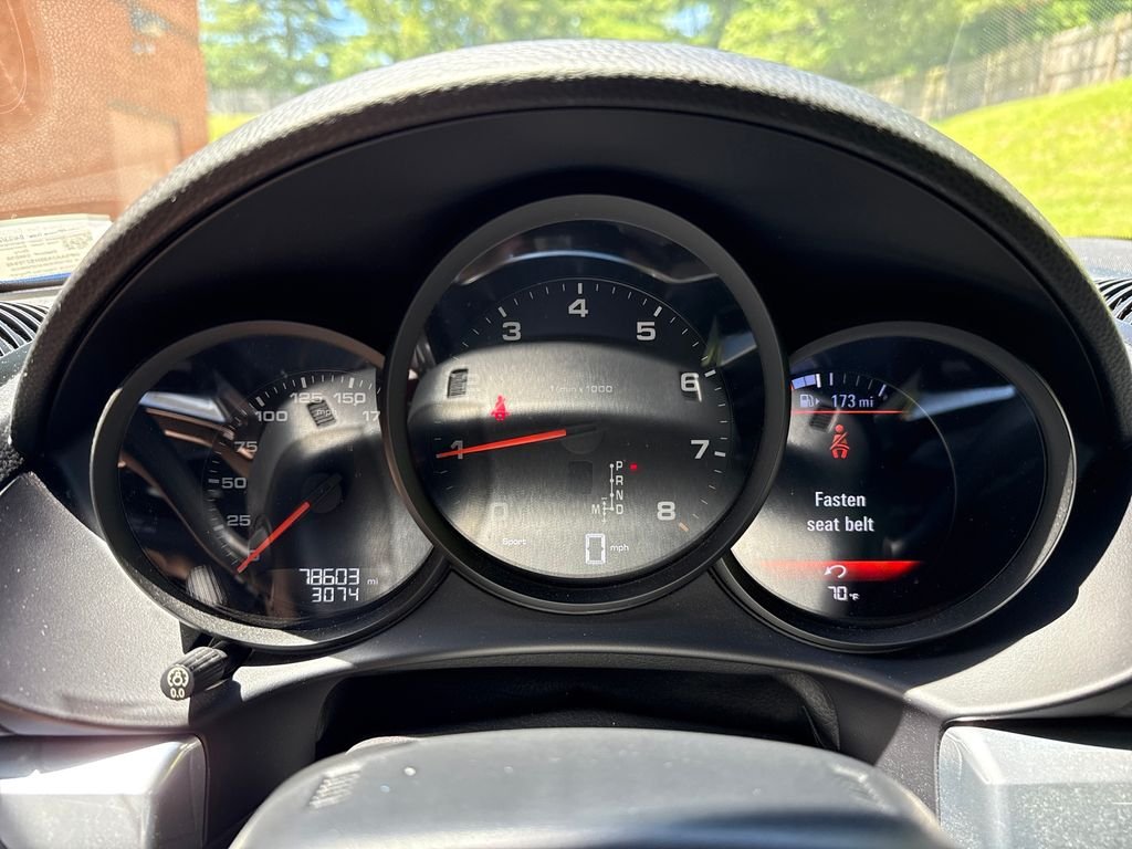 Used 2017  Porsche Base image 15
