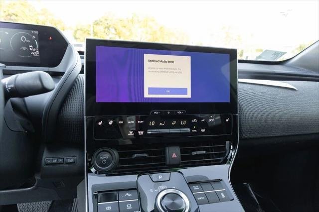 Certified Used 2023 WIND CHILL PEARL* Toyota  image 18