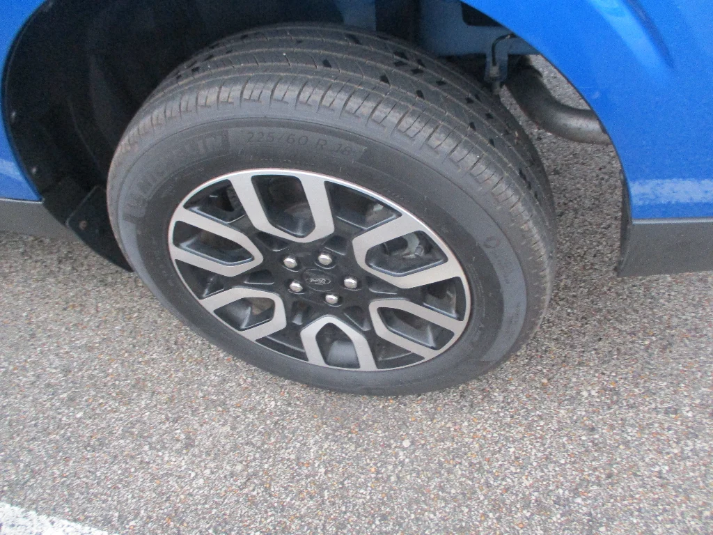 Used 2022 Velocity Blue Metallic Ford Lariat image 25