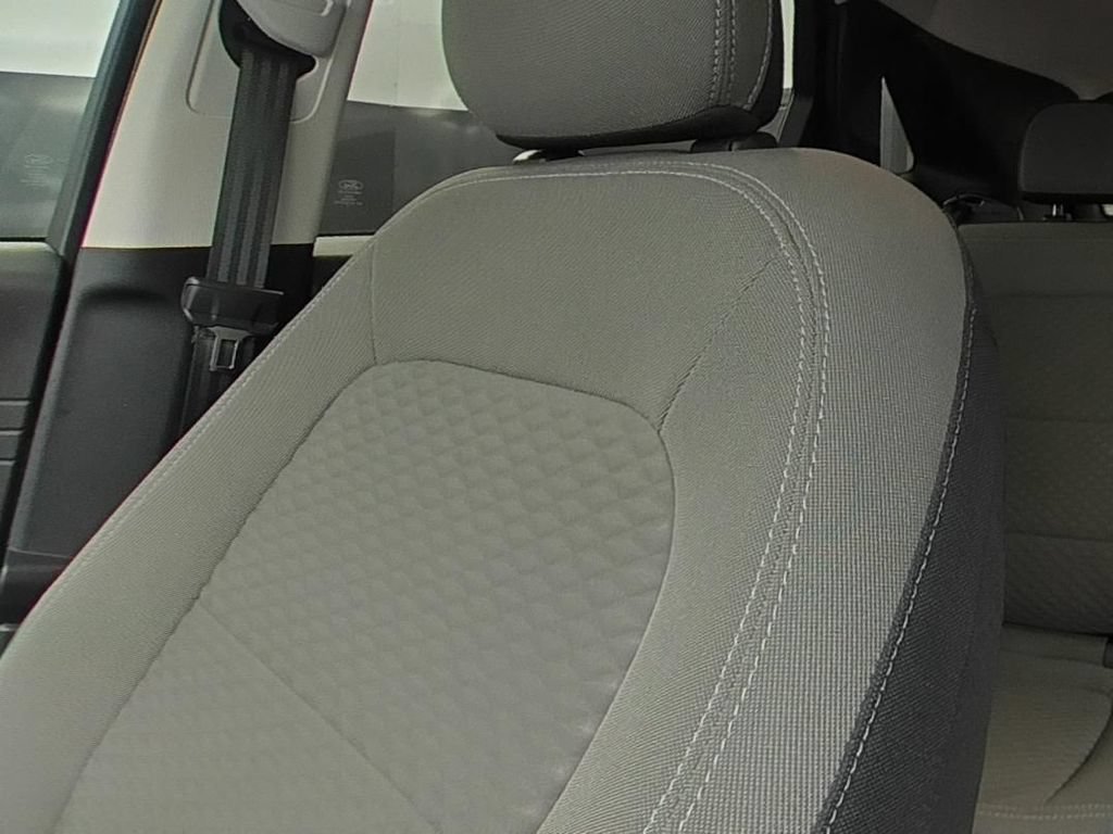 Used 2022 Silver Ford SE image 17