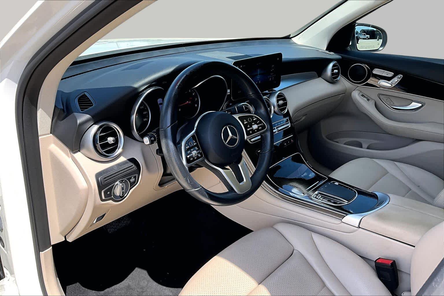Used 2022 Polar White Mercedes-Benz GLC 300 image 17