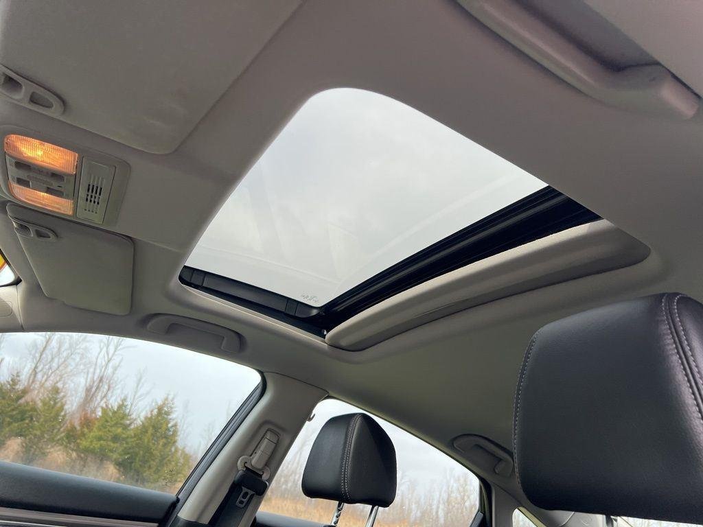 Used 2019 Crystal Black Pearl Honda Touring image 6