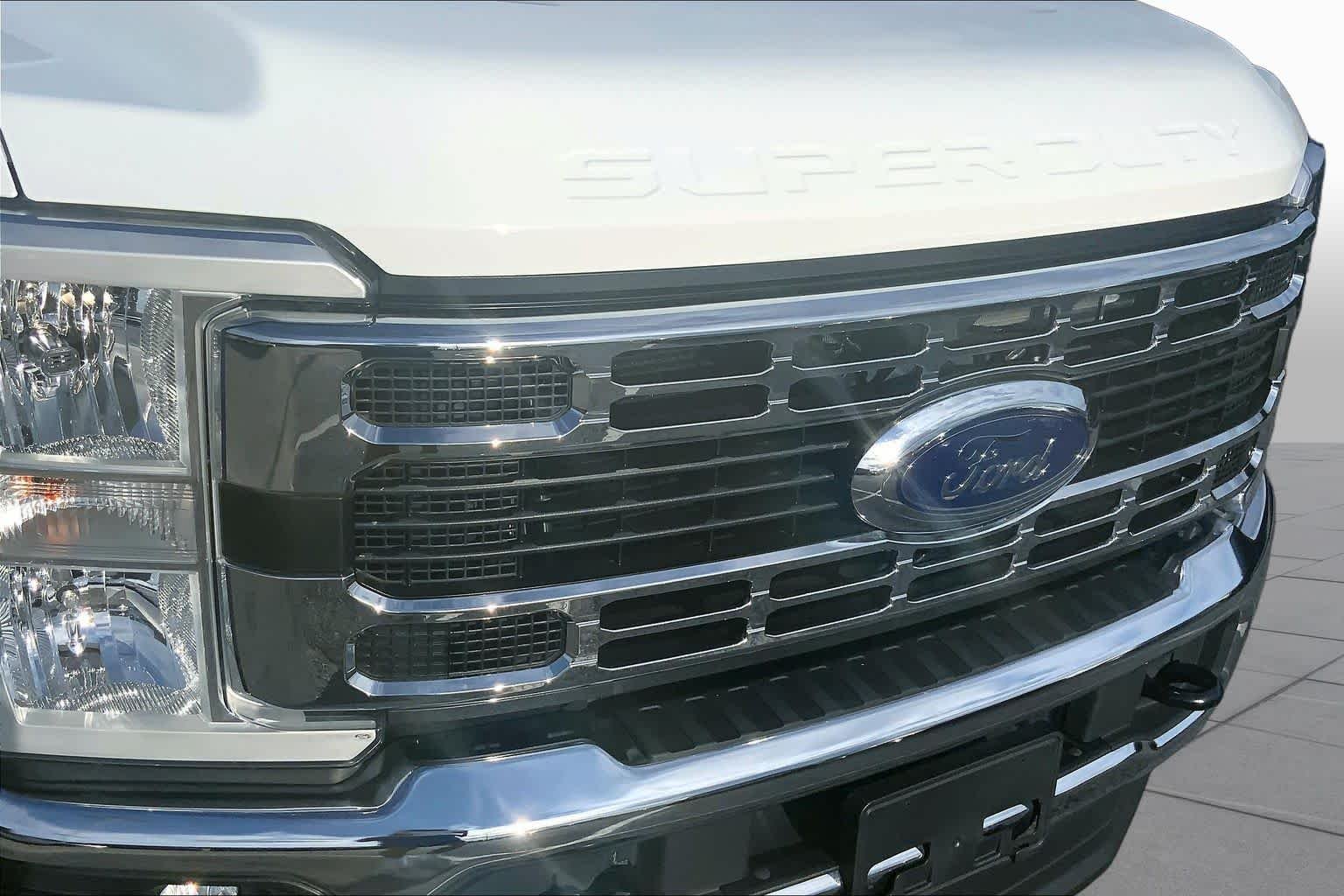 Certified Used 2025 Oxford White Ford XLT image 27