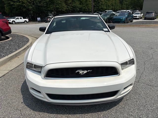 Used 2013 White Ford V6 image 3