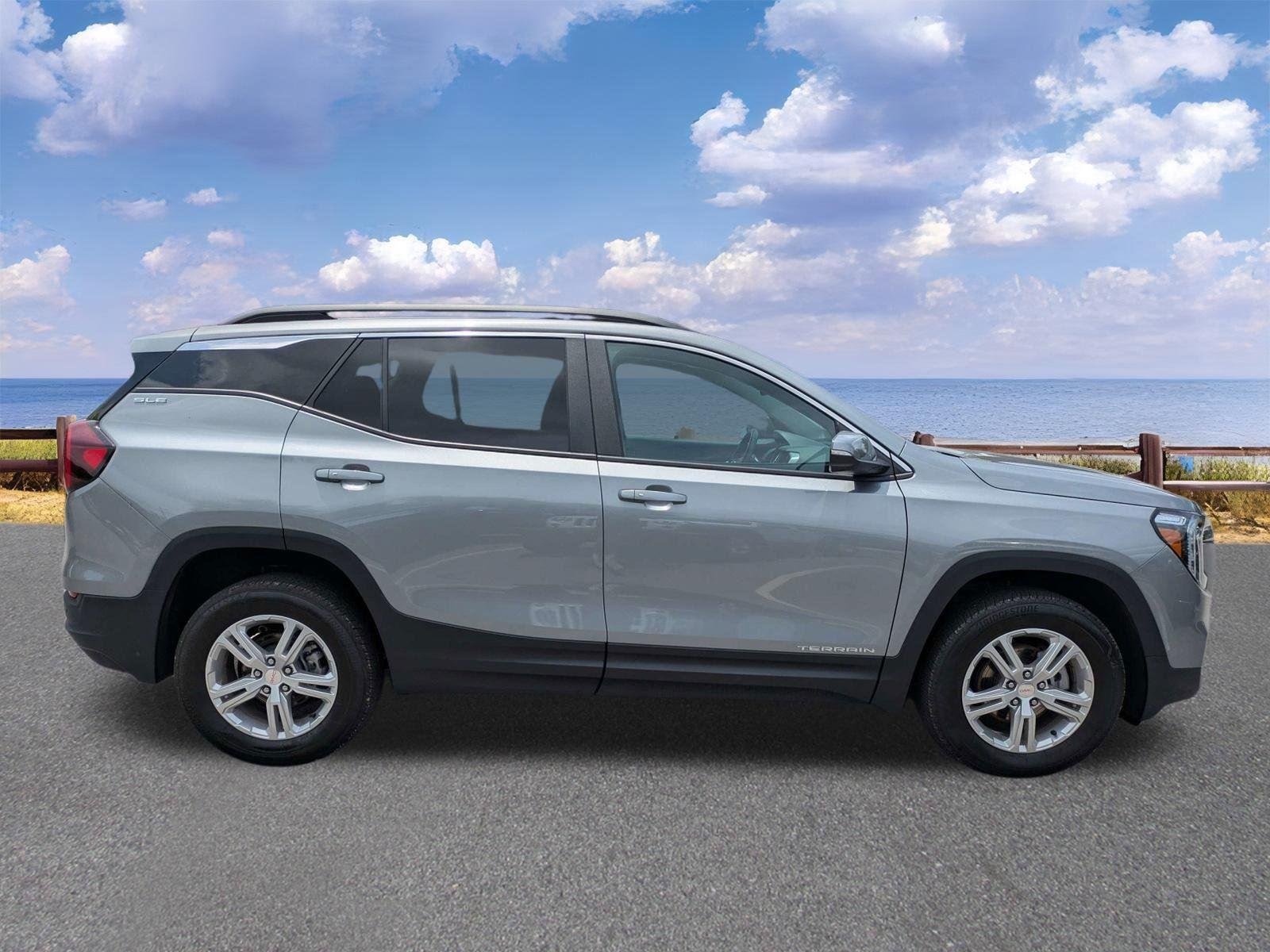 Used 2024 Sterling Metallic GMC SLE image 9