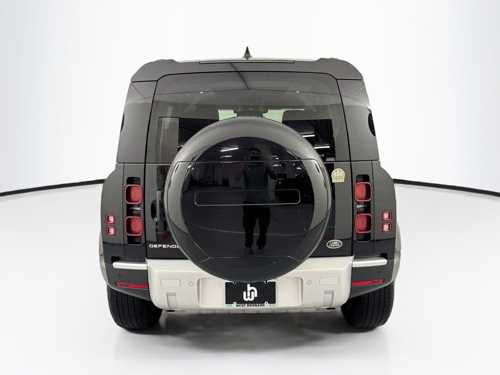 Used 2022 Black Land Rover S image 6
