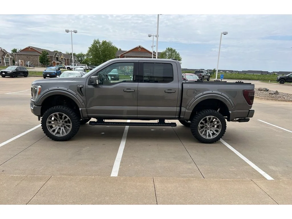 Used 2021 Gray Metallic Ford LARIAT image 5