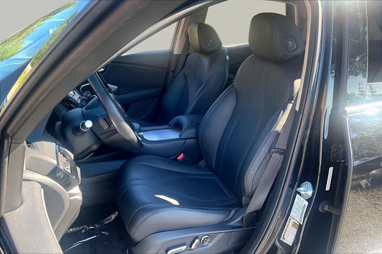 Used 2023 Majestic Black Pearl Acura  image 8