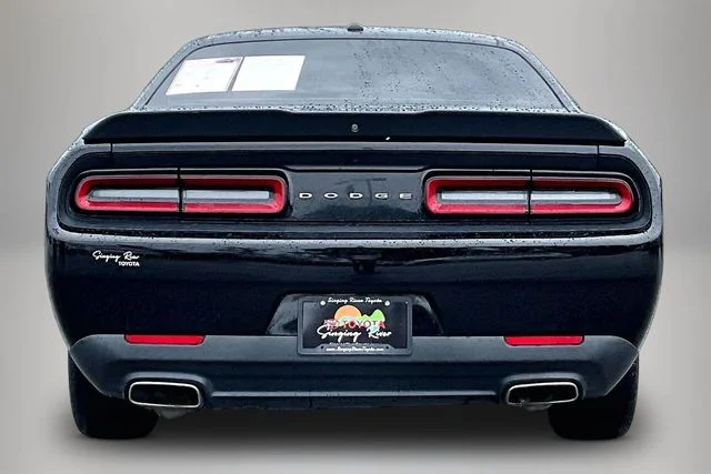 Used 2019 Black Dodge SXT image 6