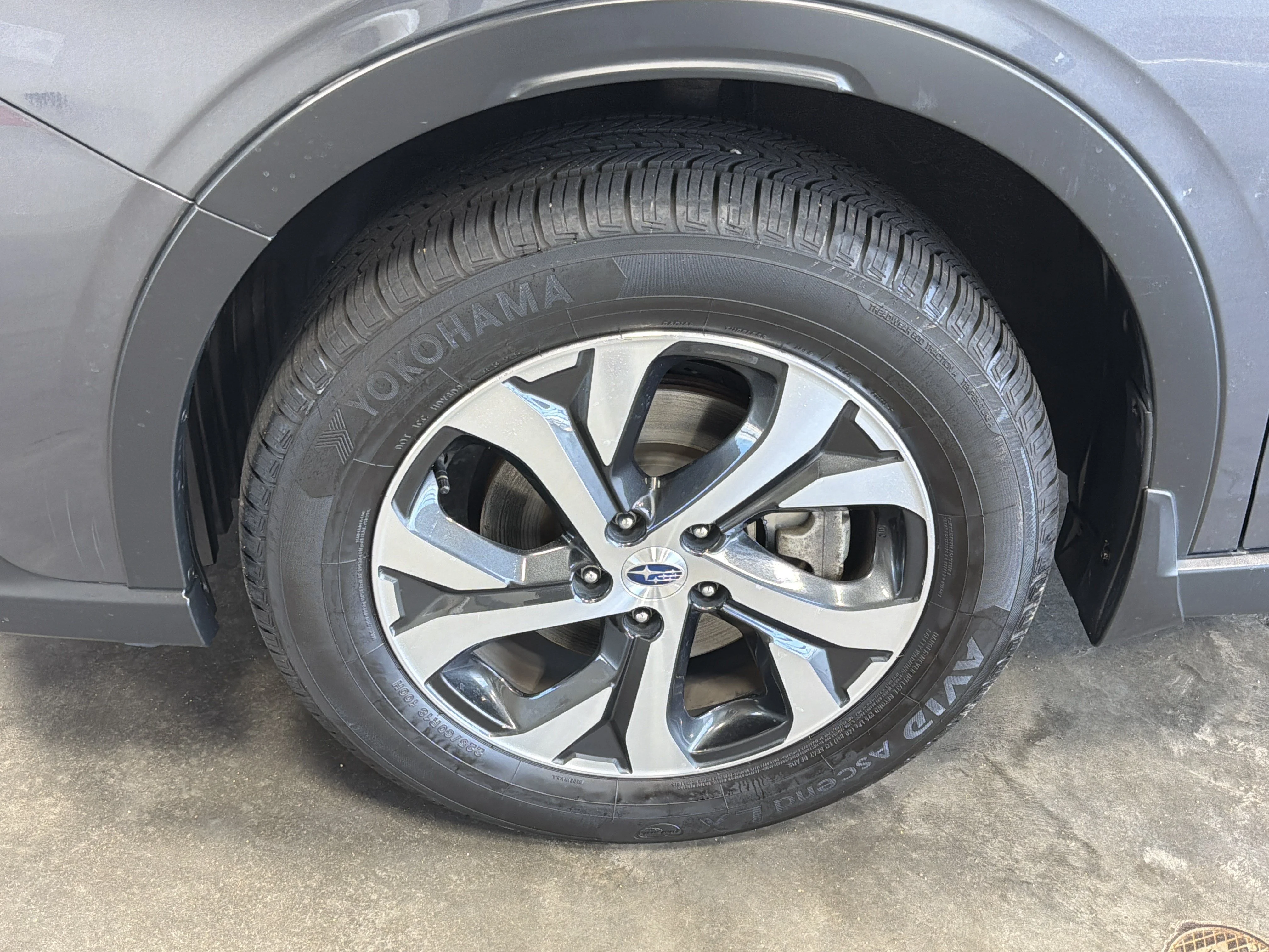 Used 2020 Magnetite Gray Metallic Subaru Limited image 15