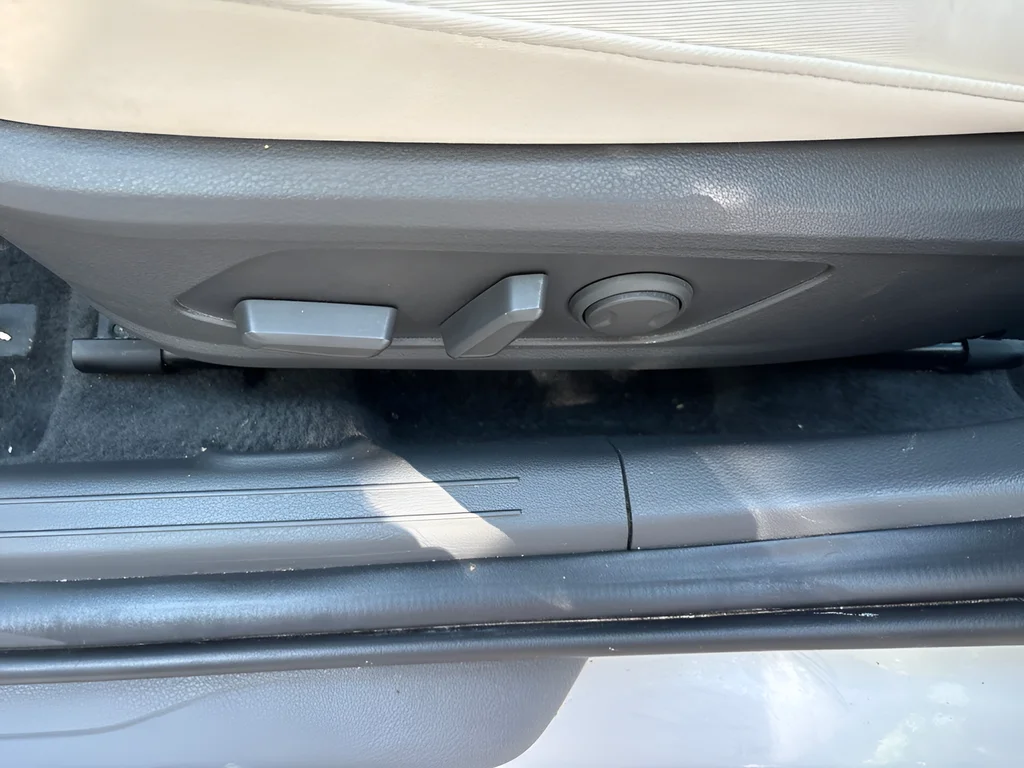 Used 2025 Silver Hyundai SEL image 25