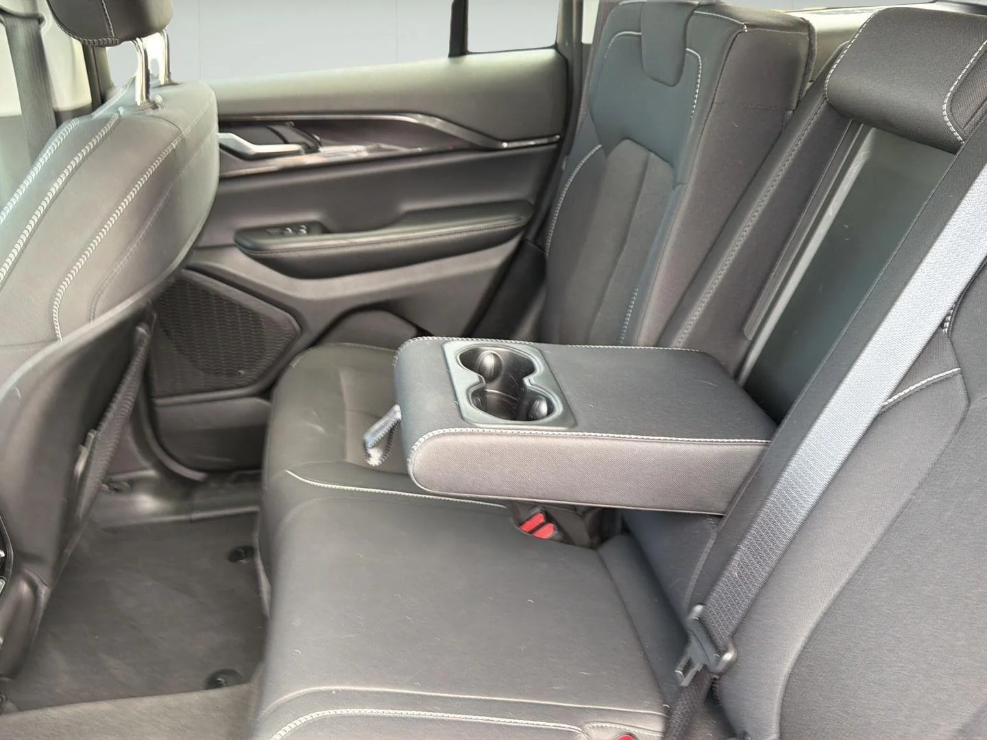 Used 2023 Diamond Black Crystal Pearlcoat Jeep Laredo image 20