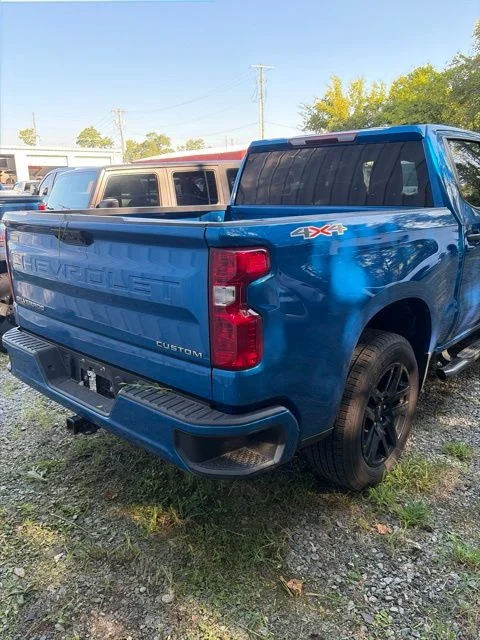Used 2023 Blue Chevrolet Custom image 9