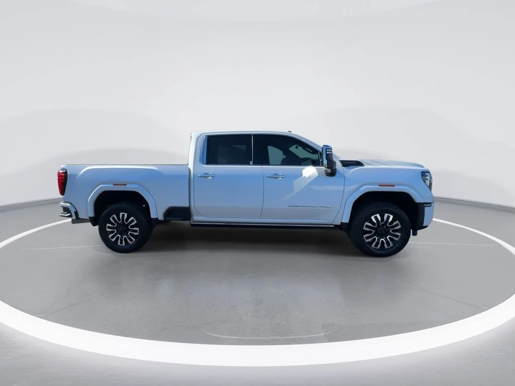 Used 2024 White GMC Denali Ultimate image 9