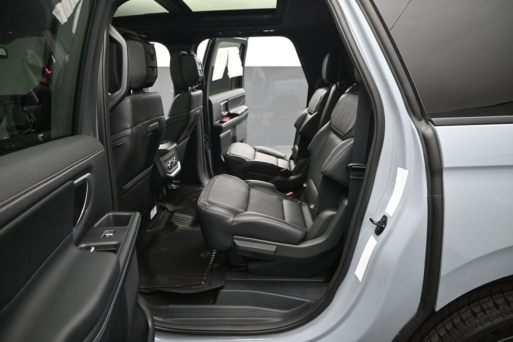 New 2026 Glacier Gray Metallic Tri-Coat Ford Platinum image 19
