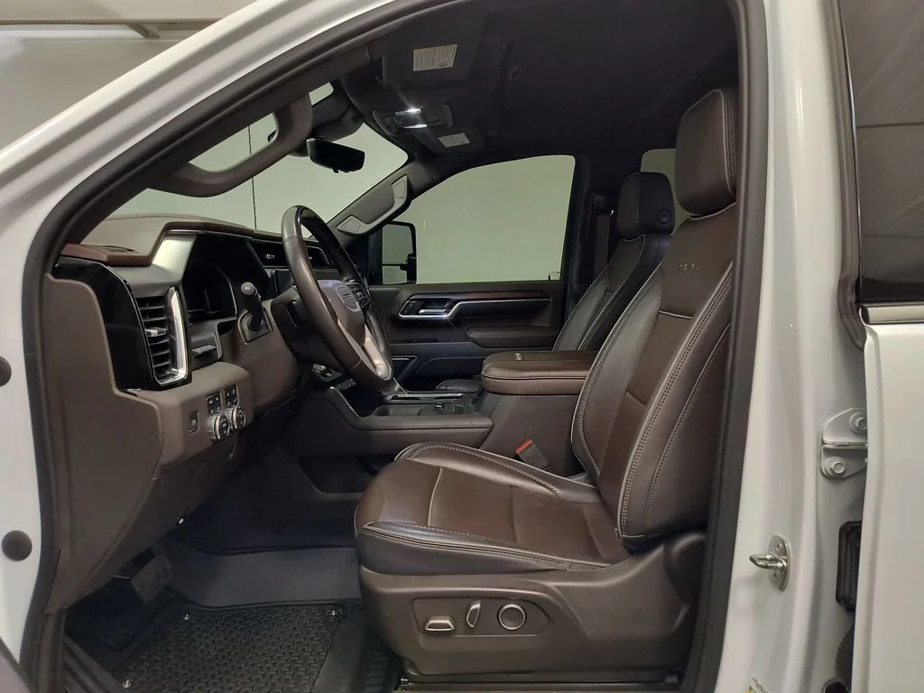 Used 2024 Summit White GMC Denali image 5
