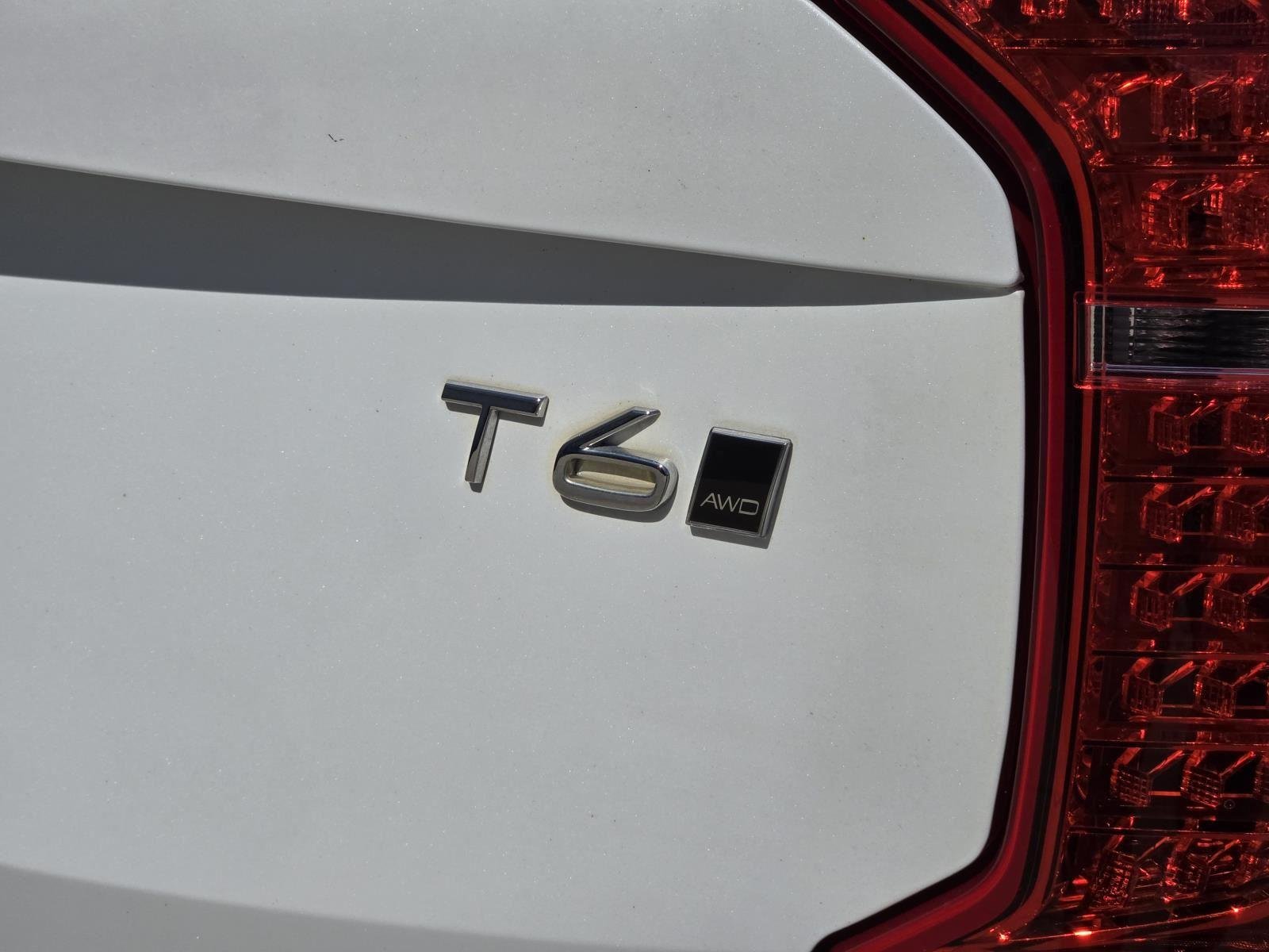 Used 2022 Crystal White Metallic Volvo Momentum image 11