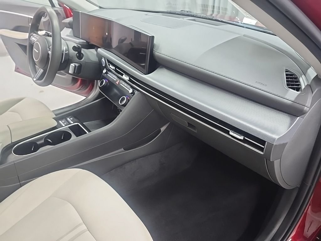 Certified Used 2025 Red Hyundai SEL image 25