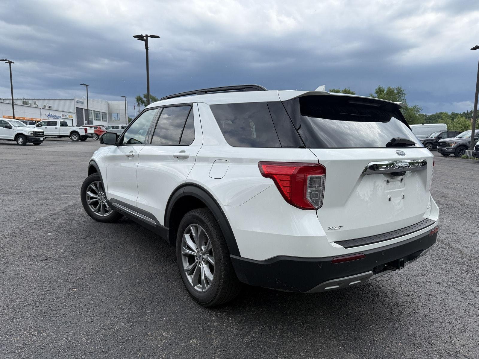 Used 2023 Star White Metallic Tri-Coat Ford XLT image 3