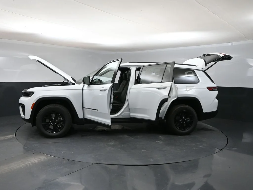 New 2026 Bright White Clear-Coat Exterior Paint Jeep Altitude image 50