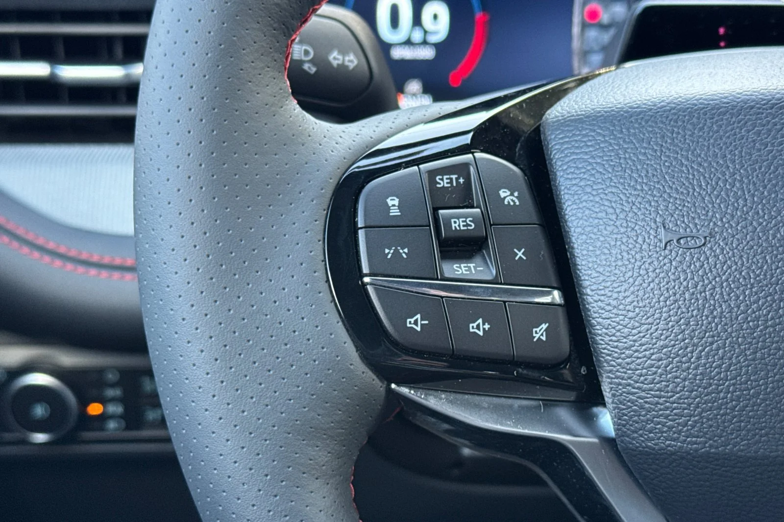 2026 Ford Explorer ST-Line - Photo 29