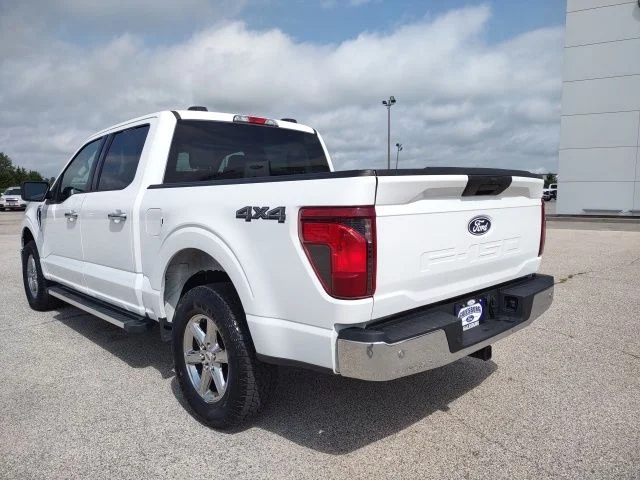 Certified Used 2025 Oxford White Ford XLT image 3