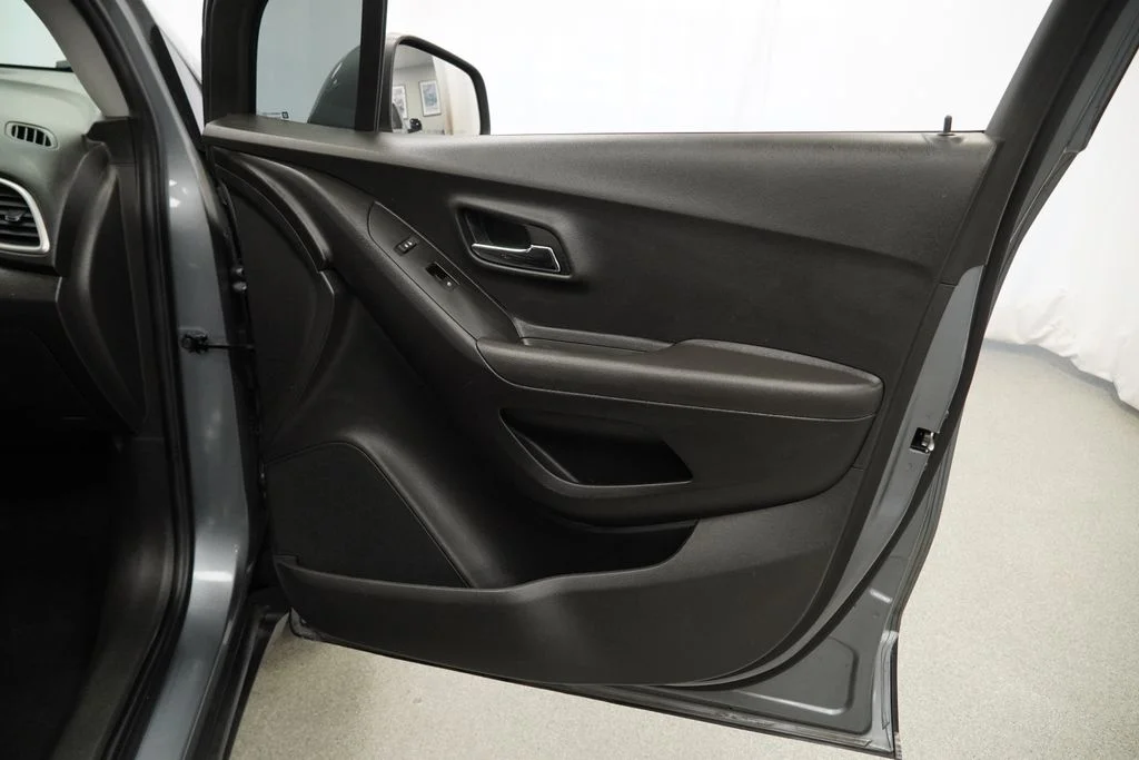Used 2019 Gray Chevrolet LT image 27