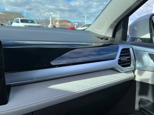 New 2026 Pure White Volkswagen SE image 25