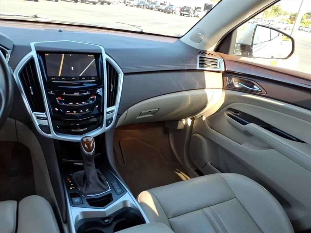 Used 2015 SILVER COAST METALLIC Cadillac Luxury Collection image 26