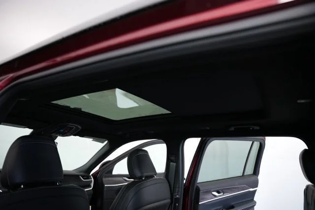 New 2025 Velvet Red Pearl-Coat Exterior Paint Jeep Limited image 33