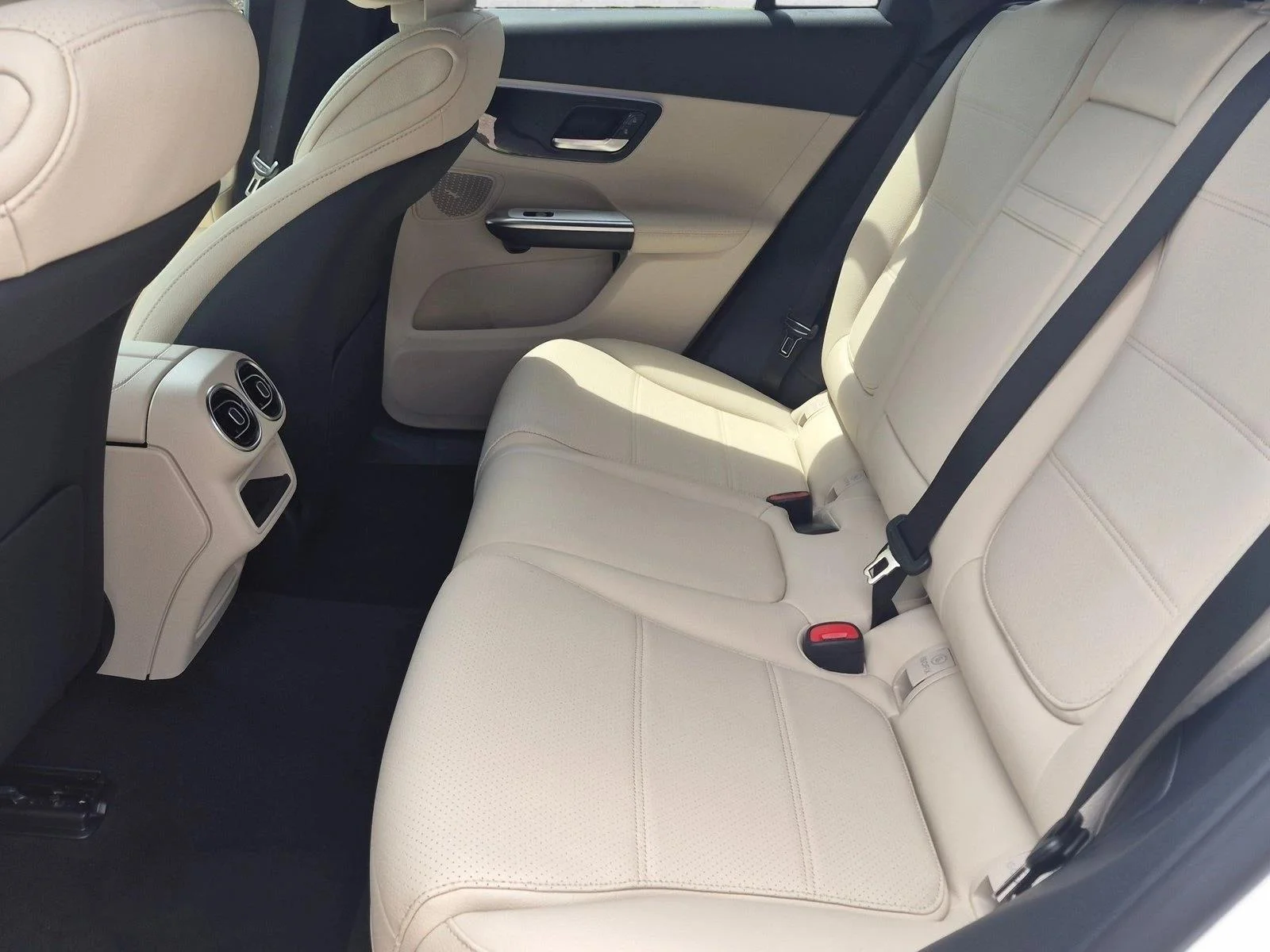 Used 2026 Polar White Mercedes-Benz GLC 300 image 13