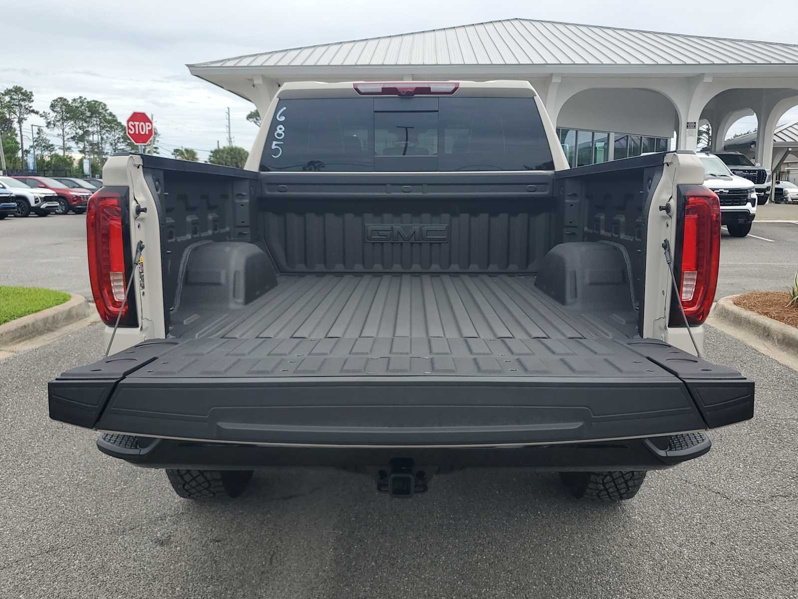 2026 GMC Sierra 1500 AT4X - Photo 5