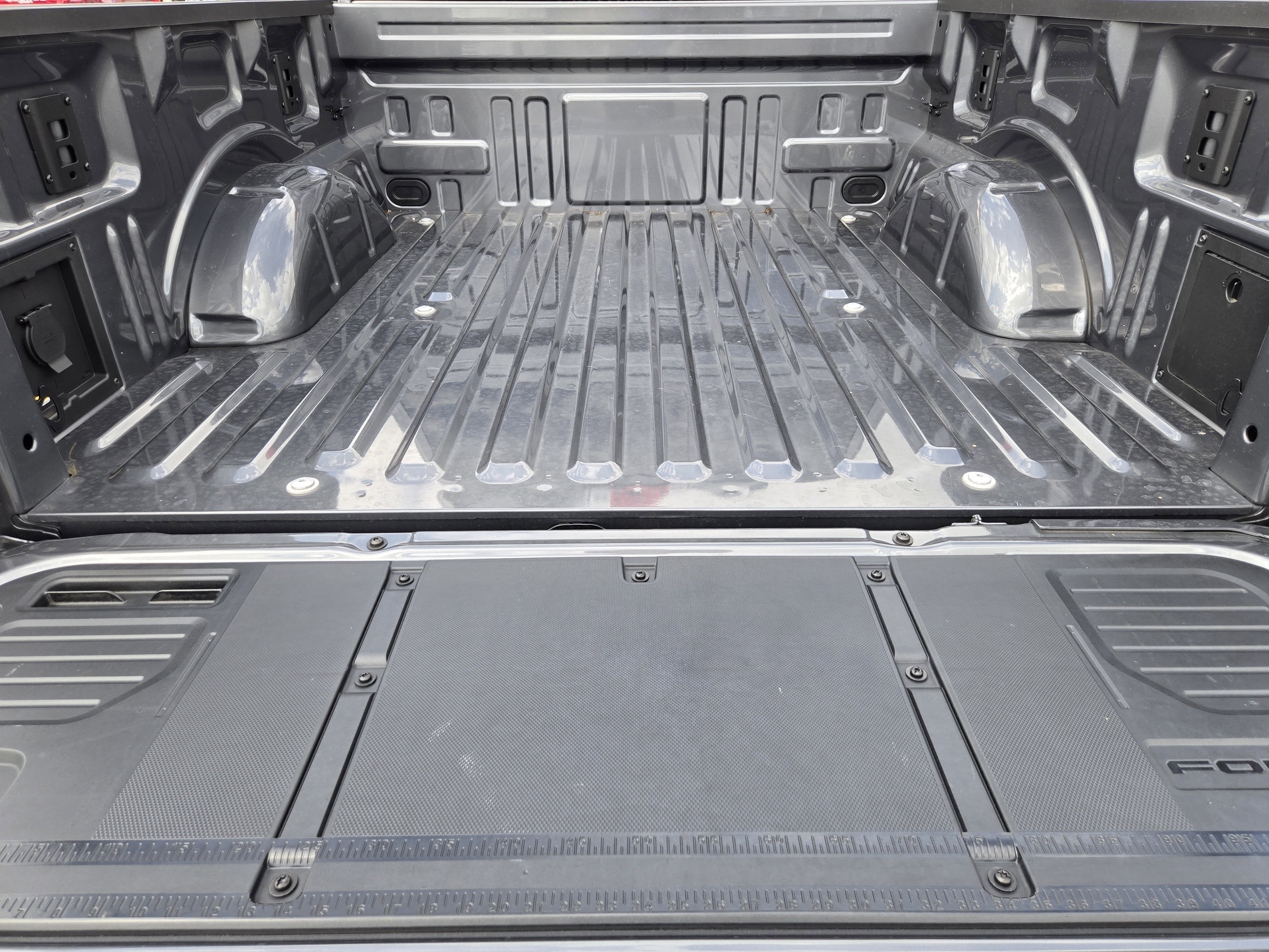 New 2026 Carbonized Gray Metallic Ford XLT image 21