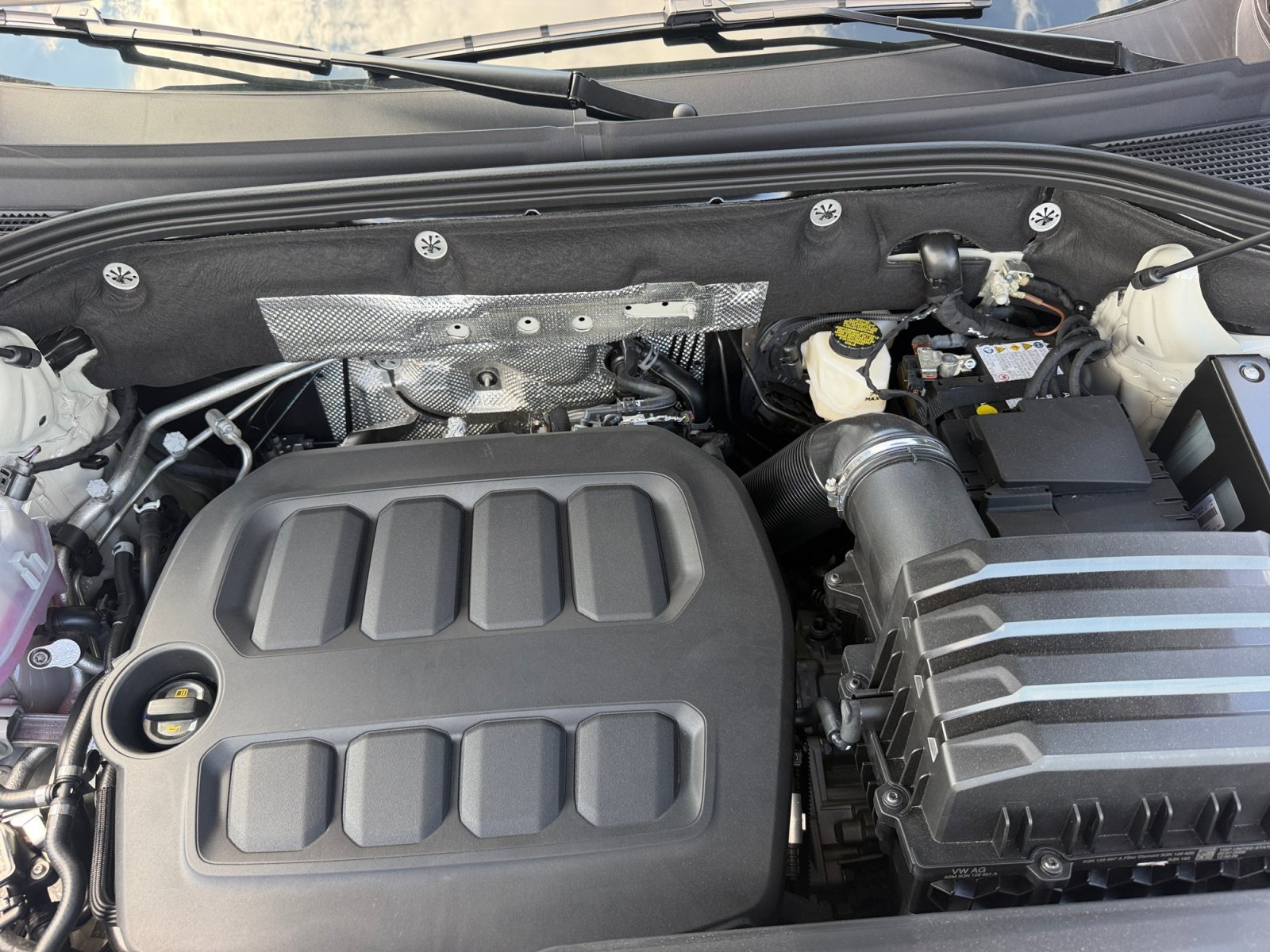 New 2027 SANDSTONE EXTER Volkswagen SEL Premium R-Line image 27
