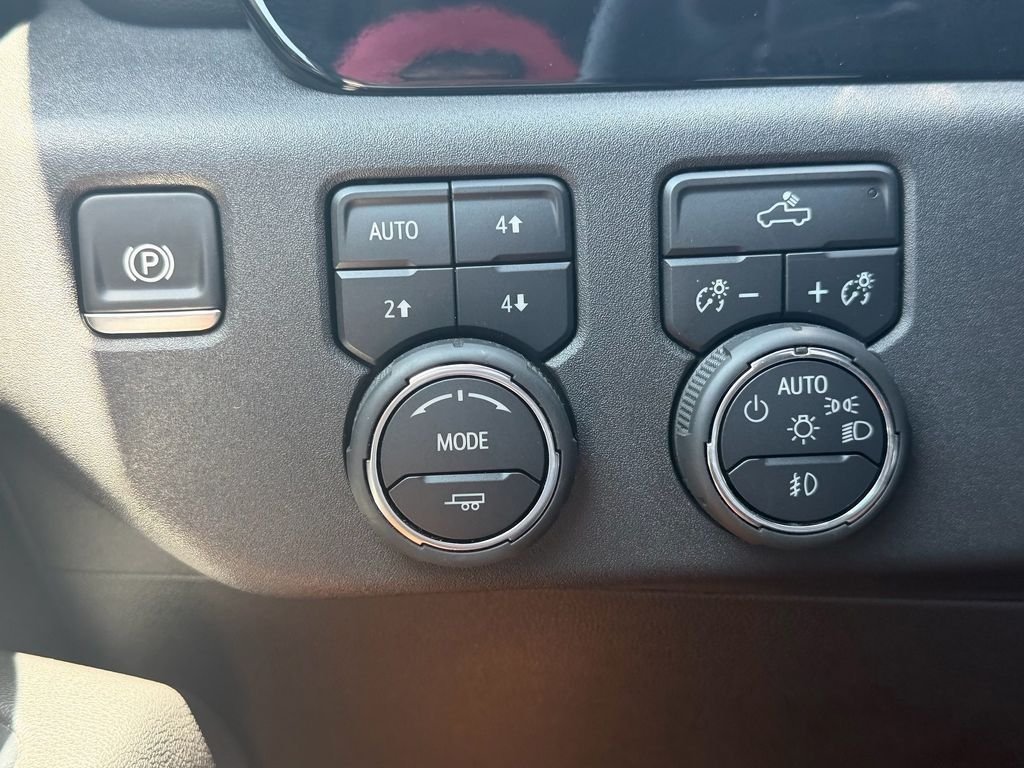Used 2025 Black Chevrolet RST image 29