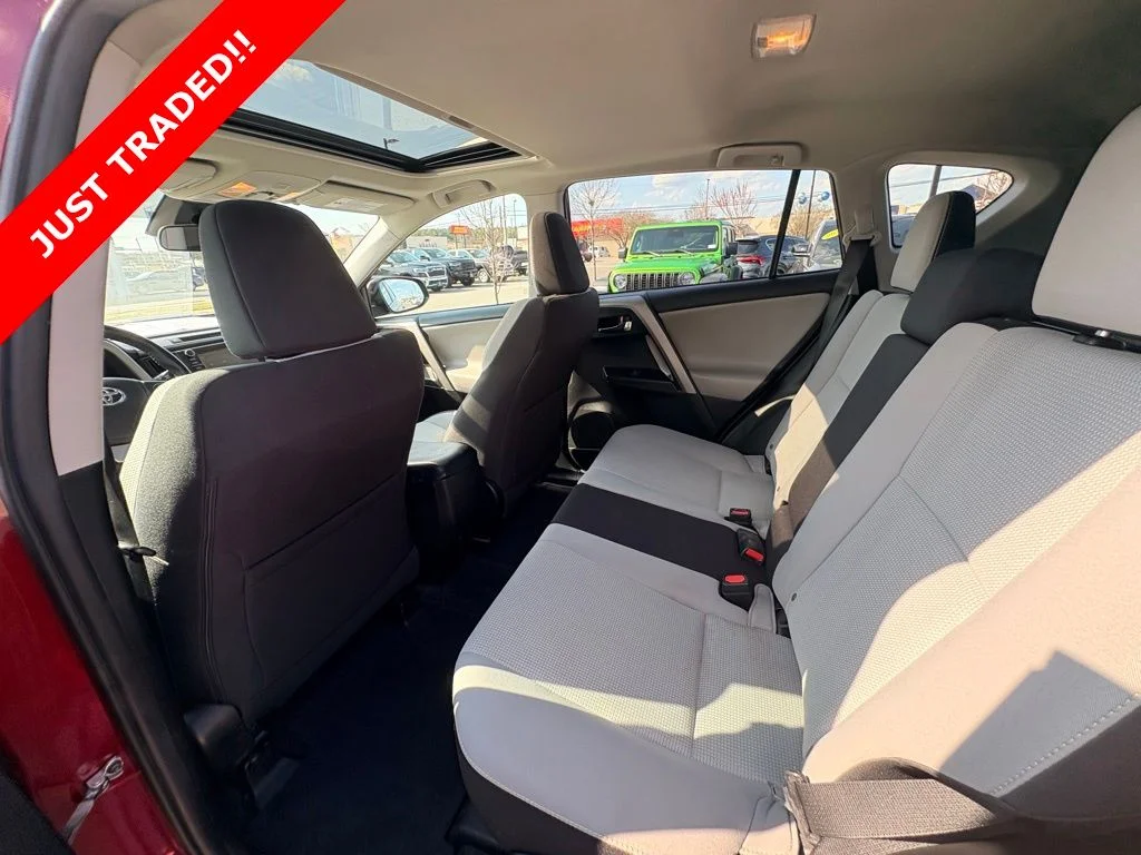 Used 2018 Red Toyota XLE image 34