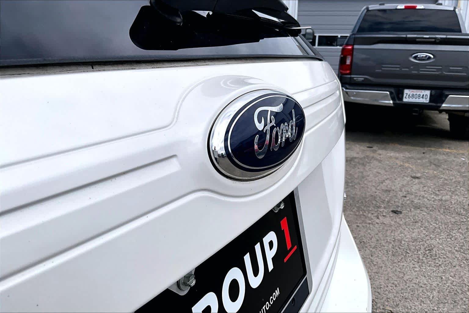 Used 2013 White Platinum Metallic Tri-Coat Ford SEL image 33