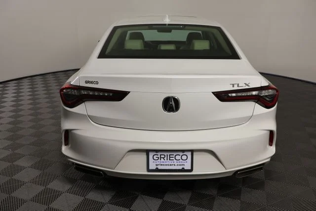 Used 2021 White Acura  image 7